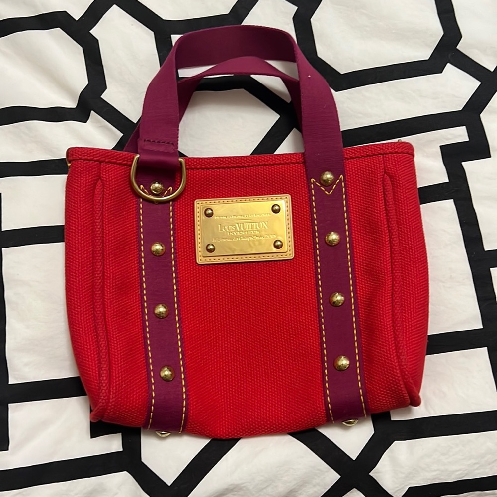 Louis  Vuitton canvas bag. Authentic. No dust bag, or box included.